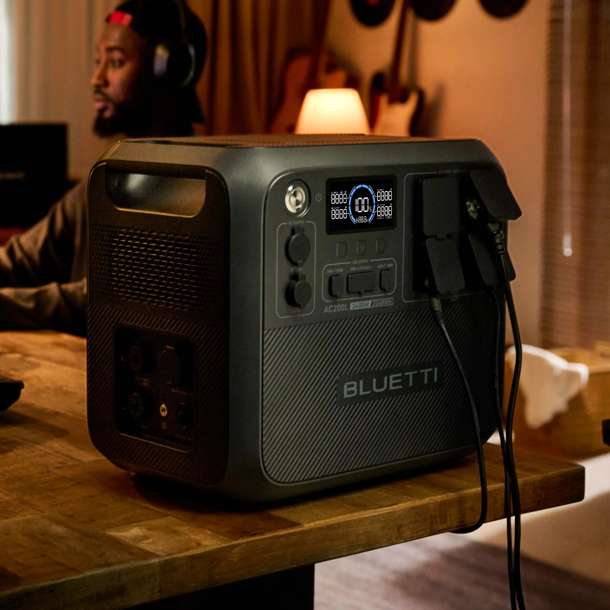 BLUETTI AC200L Portable Power Station | 2400W 2048Wh - Image 2